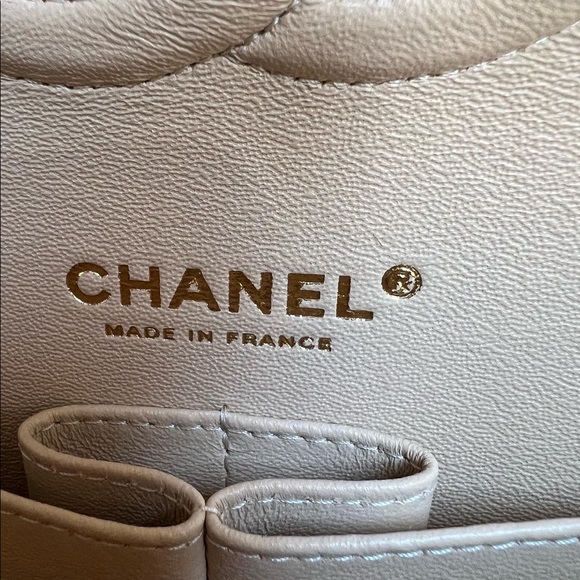 __ 𝑺 𝑶 𝑳 𝑫 __ CHANEL M CLASSIC BEIGE CLAIR - Picture 6 of 7